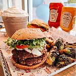 Smashburger Father's Day Sale - 4 burgers for $20